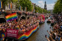 Amsterdam Pride umple canalele de culoare. România rămâne divizată