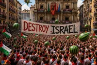 Banner „Destroy Israel” afișat la deschiderea festivalului San Fermín din Spania