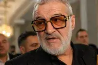 Becali, singur la Cotroceni după slujbă