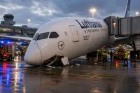 Dreamliner prăbușit pe nas la poartă în Frankfurt