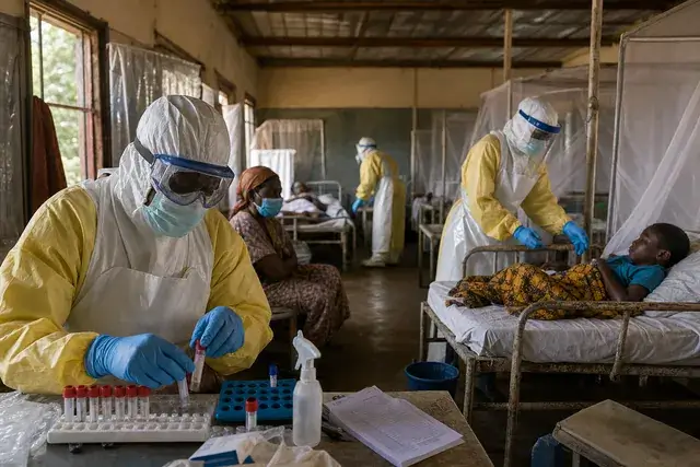 Ebola pune la încercare un spital din Congo