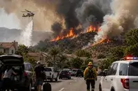 Incendiu violent în California. Mii de oameni evacuați de urgență