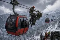 Momente de panică în Kashmir: sute de turiști au rămas blocați în telecabine