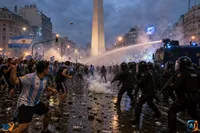 Haos în Buenos Aires după finala Cupei Mondiale. Fanii Argentinei s-au ciocnit violent cu poliția