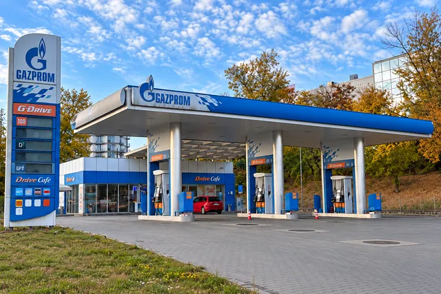 Benzinăriile Gazprom: Stanciu și Crețoiu au aviz pentru preluare