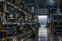 Dacia oprește producția și deschide plecări voluntare