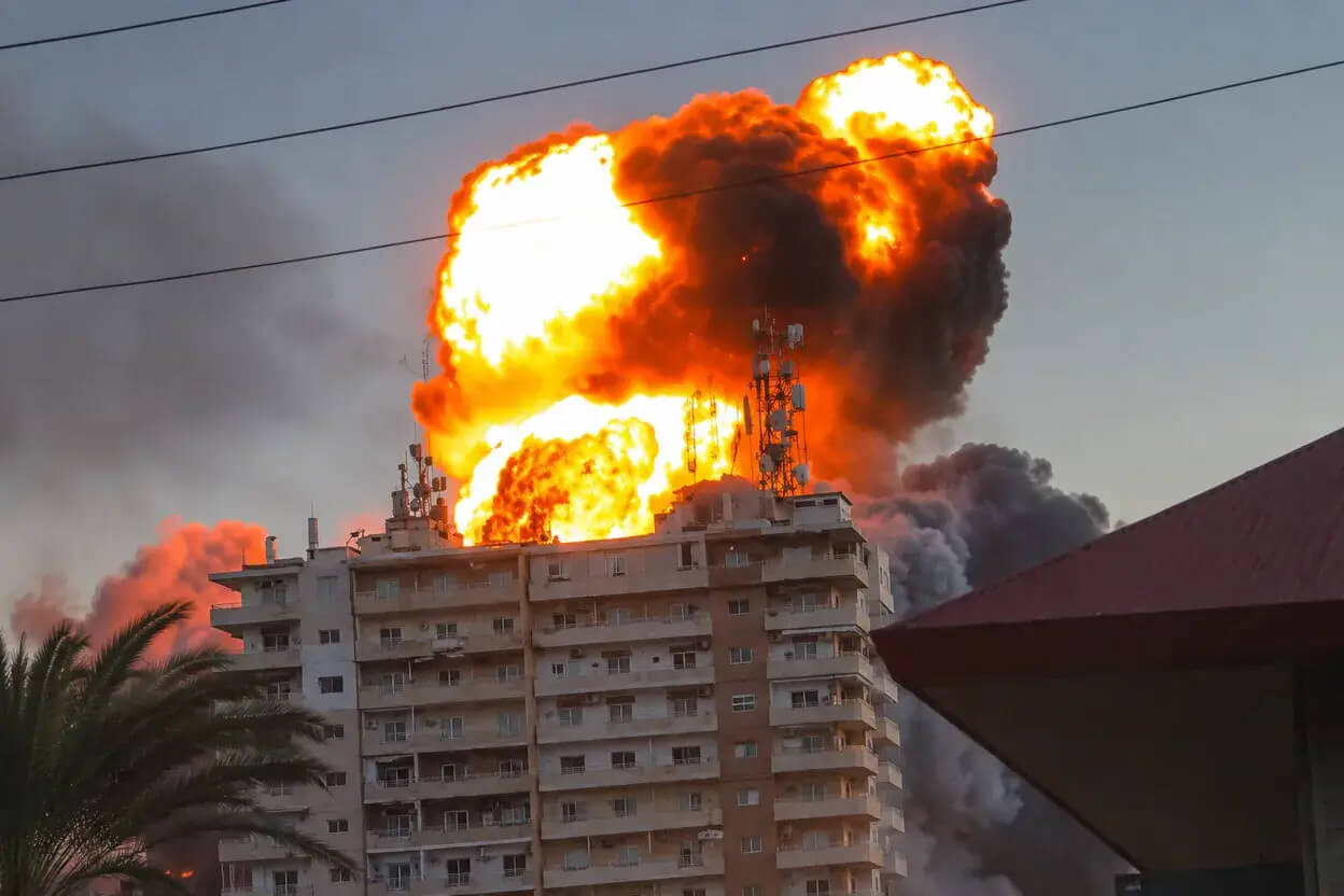 Explozie uriașă în Liban: o clădire din Tyre a fost distrusă într-un atac israelian