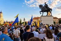 Mii de oameni au ieșit pentru Viorel Pașca
